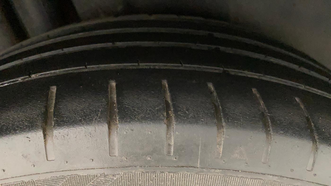 2019 Maruti Ciaz ALPHA  AT 1.5 SHVS PETROL, Petrol, Automatic, 1,08,914 km, Right Rear Tyre Tread