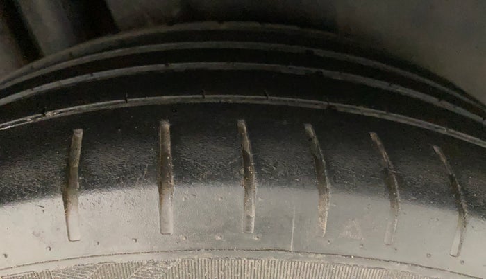 2019 Maruti Ciaz ALPHA  AT 1.5 SHVS PETROL, Petrol, Automatic, 1,08,914 km, Right Rear Tyre Tread