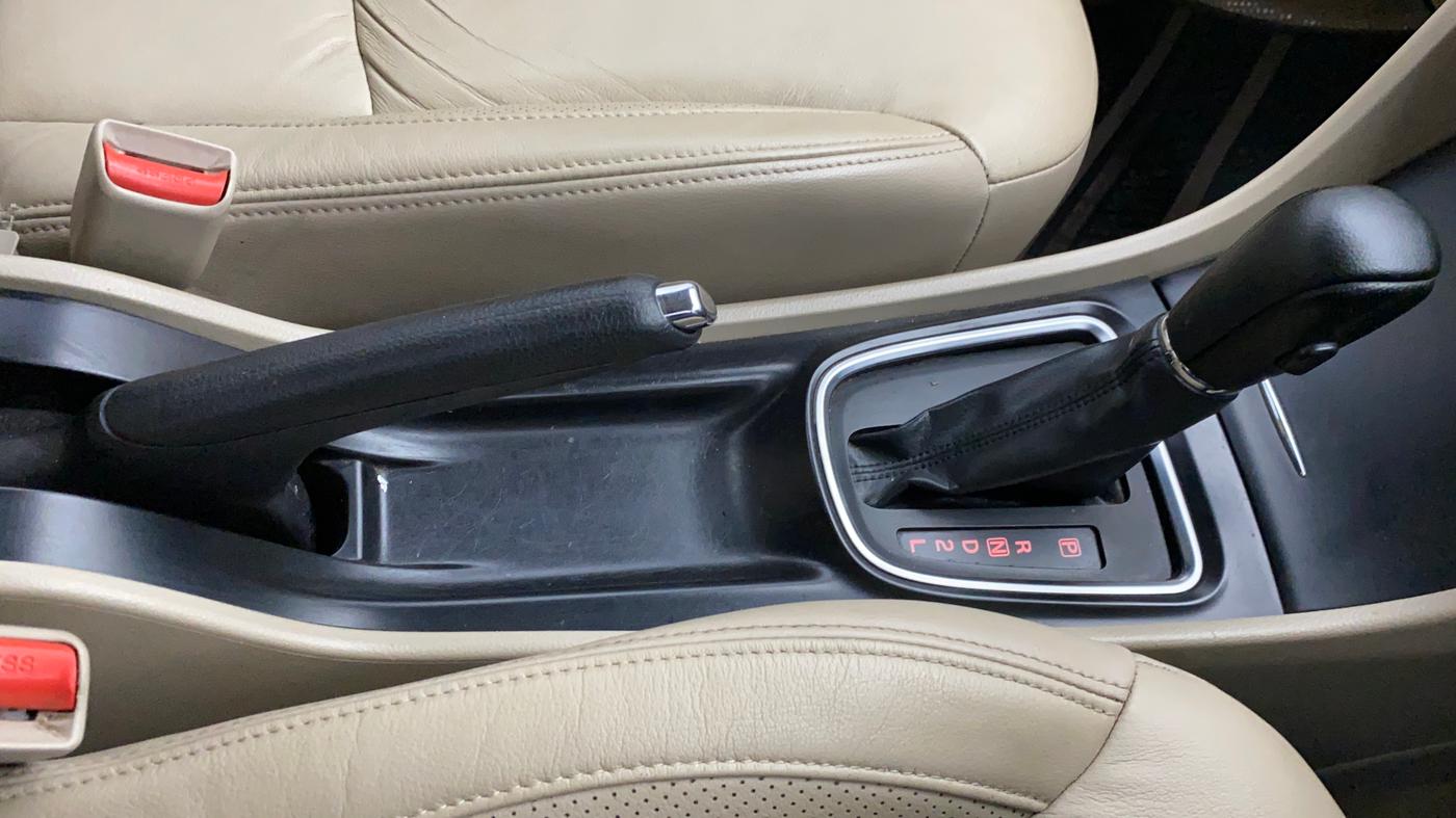 2019 Maruti Ciaz ALPHA  AT 1.5 SHVS PETROL, Petrol, Automatic, 1,08,914 km, Gear Lever