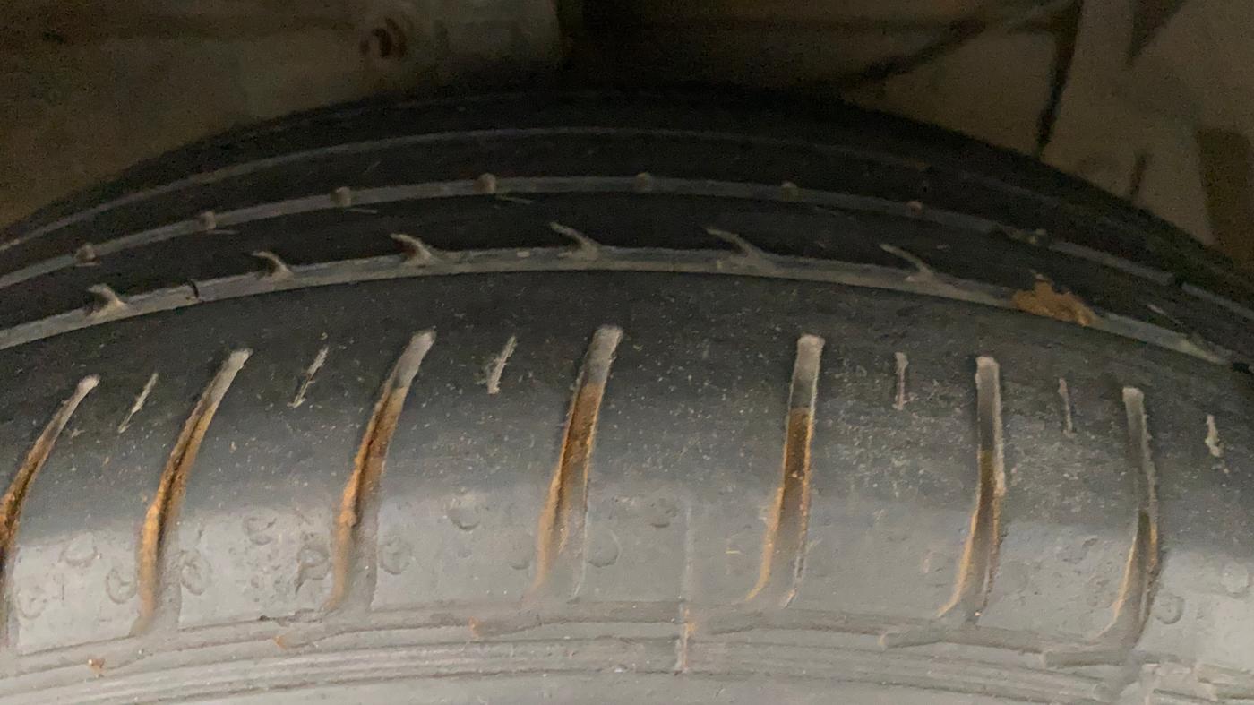 2019 Maruti Ciaz ALPHA  AT 1.5 SHVS PETROL, Petrol, Automatic, 1,08,914 km, Right Front Tyre Tread