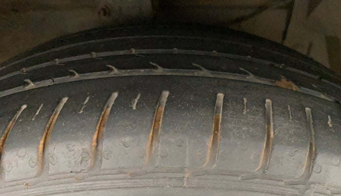 2019 Maruti Ciaz ALPHA  AT 1.5 SHVS PETROL, Petrol, Automatic, 1,08,914 km, Right Front Tyre Tread