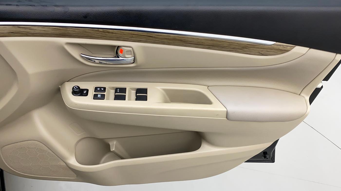 2019 Maruti Ciaz ALPHA  AT 1.5 SHVS PETROL, Petrol, Automatic, 1,08,914 km, Driver Side Door Panels Control