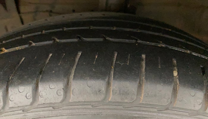 2019 Maruti Ciaz ALPHA  AT 1.5 SHVS PETROL, Petrol, Automatic, 1,08,914 km, Left Front Tyre Tread