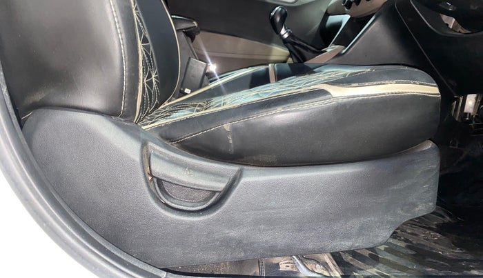 2016 Hyundai Grand i10 SPORTZ 1.2 KAPPA VTVT, Petrol, Manual, 90,804 km, Driver Side Adjustment Panel