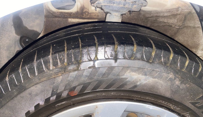 2016 Hyundai Grand i10 SPORTZ 1.2 KAPPA VTVT, Petrol, Manual, 90,804 km, Left Front Tyre Tread