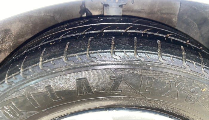 2016 Hyundai Grand i10 SPORTZ 1.2 KAPPA VTVT, Petrol, Manual, 90,804 km, Right Front Tyre Tread