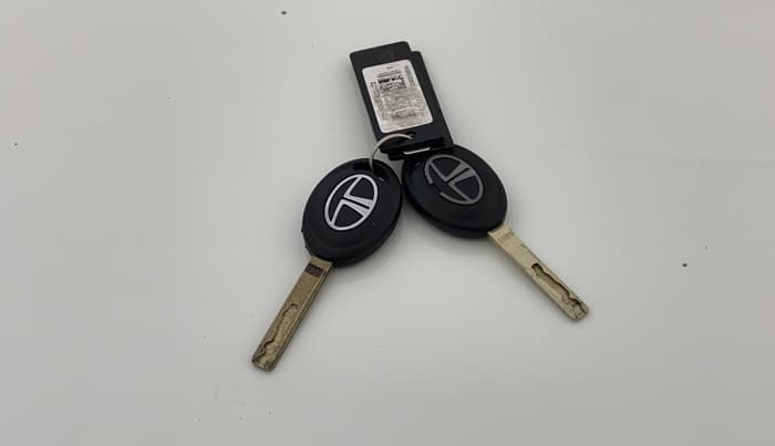 2023 Tata PUNCH PURE MT, Petrol, Manual, 56,302 km, Key Close Up