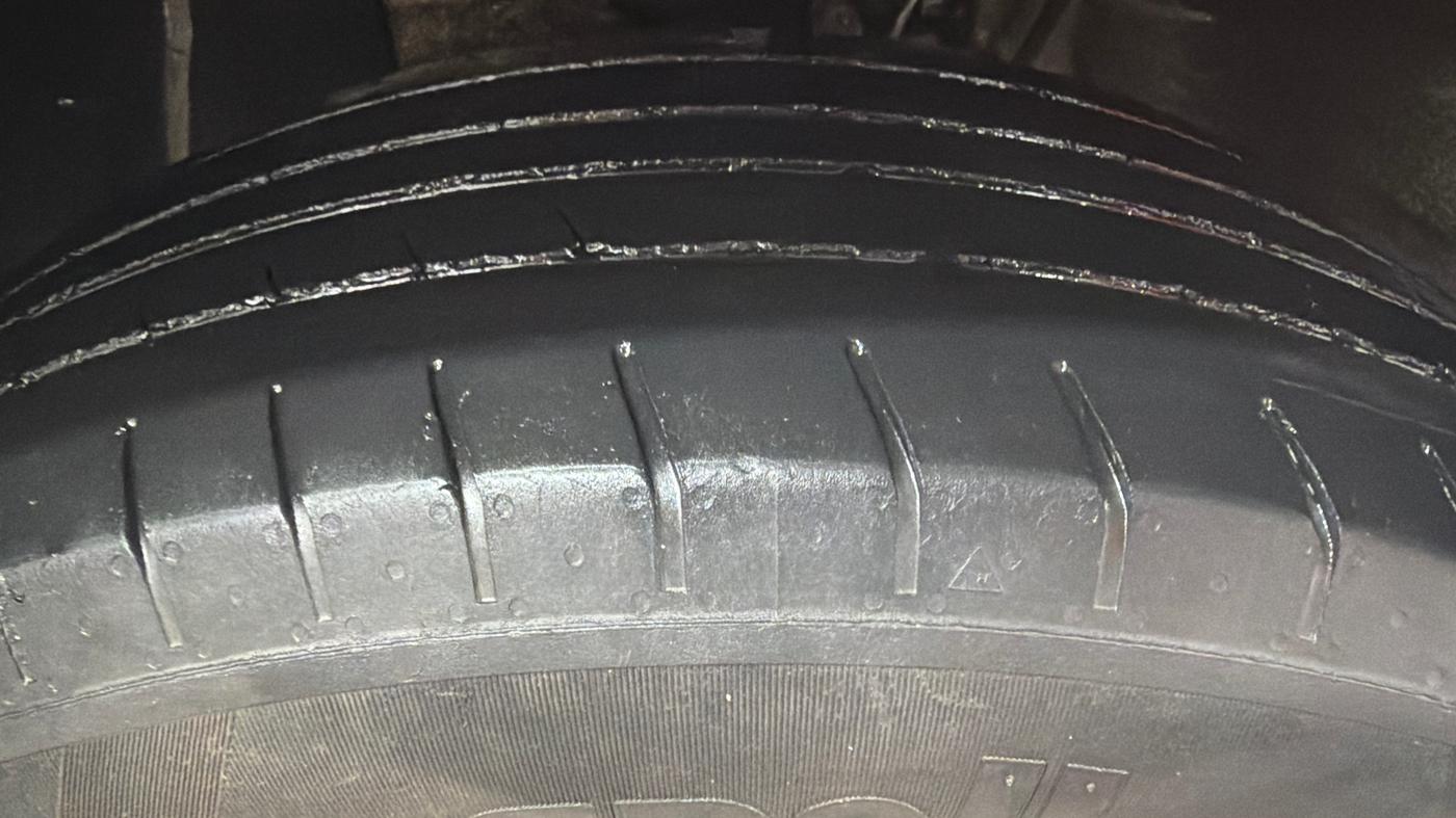 2023 Hyundai VENUE S 1.2, Petrol, Manual, 77,602 km, Left Front Tyre Tread