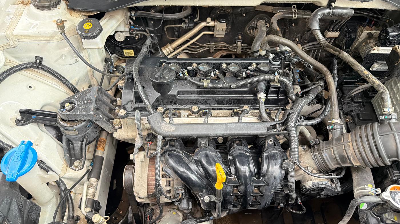 2023 Hyundai VENUE S 1.2, Petrol, Manual, 77,602 km, Engine View - Right