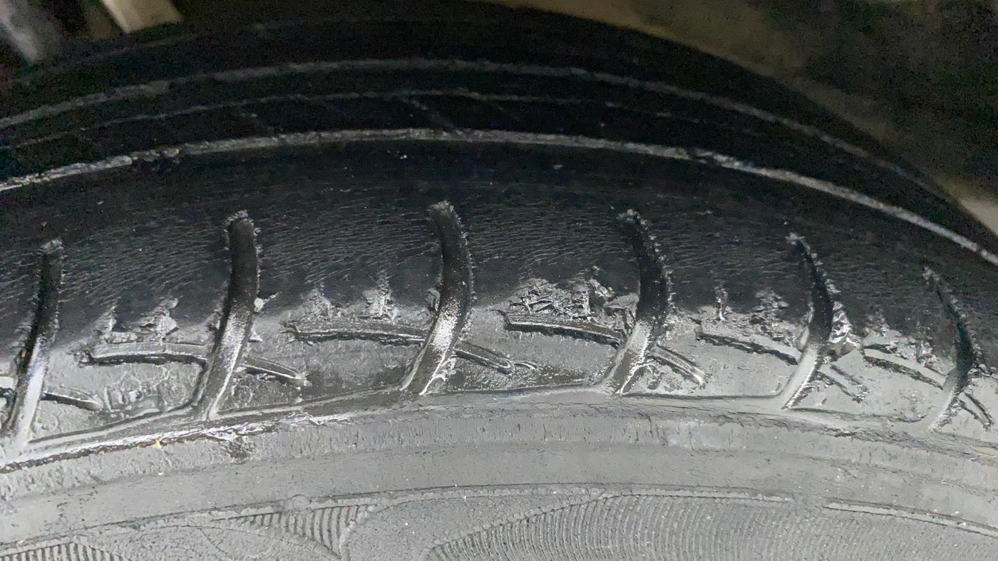 2016 Maruti Baleno DELTA CVT PETROL 1.2, Petrol, Automatic, 50,647 km, Left Front Tyre Tread