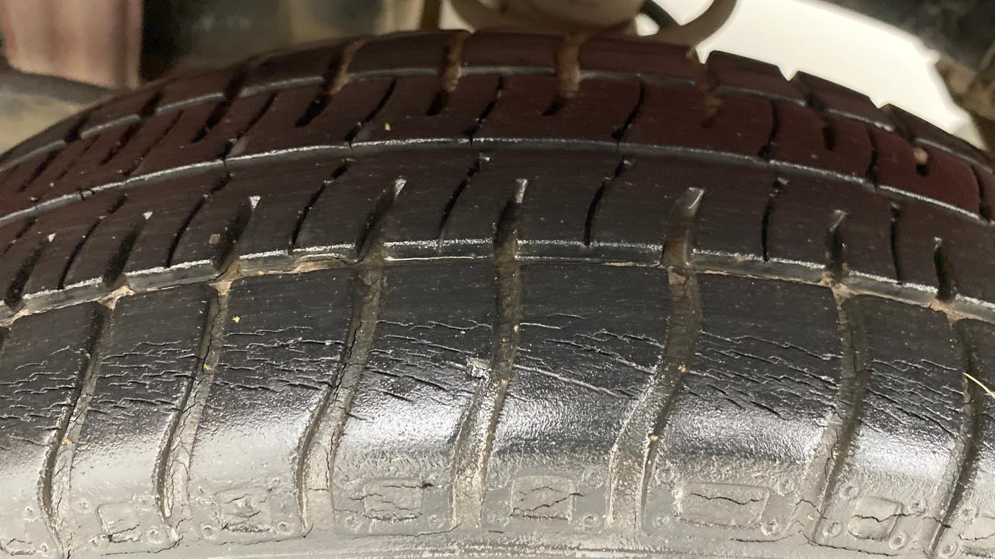 2010 Maruti Wagon R LXI MINOR, Petrol, Manual, 29,736 km, Left Rear Tyre Tread
