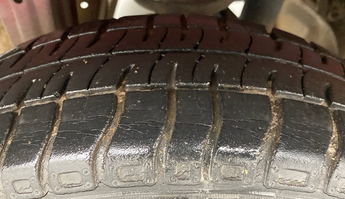 2010 Maruti Wagon R LXI MINOR, Petrol, Manual, 29,736 km, Right Rear Tyre Tread