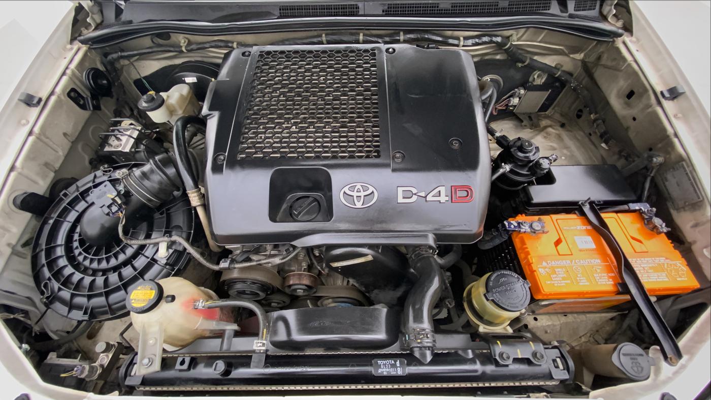 2016 Toyota Fortuner 3.0 AT 4X2, Diesel, Automatic, 1,71,880 km, Engine Bonet View
