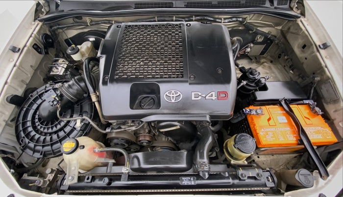 2016 Toyota Fortuner 3.0 AT 4X2, Diesel, Automatic, 1,71,880 km, Engine Bonet View