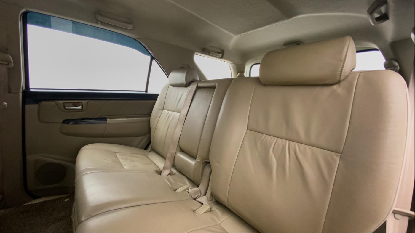 2016 Toyota Fortuner 3.0 AT 4X2, Diesel, Automatic, 1,71,880 km, Right Side Door Cabin View