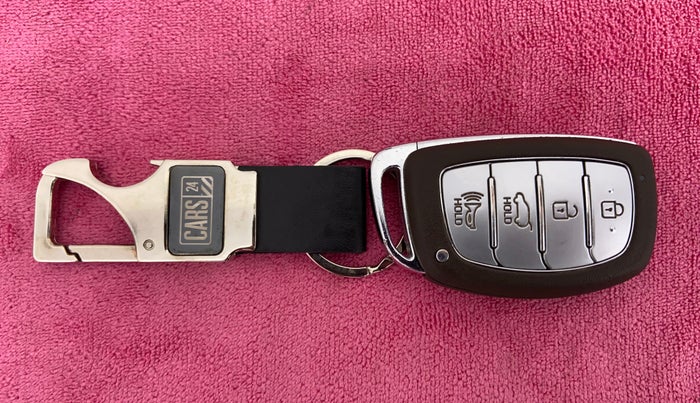 2019 Hyundai VENUE 1.0 TURBO GDI SX+ AT, Petrol, Automatic, 26,448 km, Key Close-up