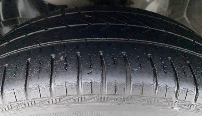 2013 Honda Amaze 1.2 SMT I VTEC, Petrol, Manual, 45,151 km, Left Front Tyre Tread