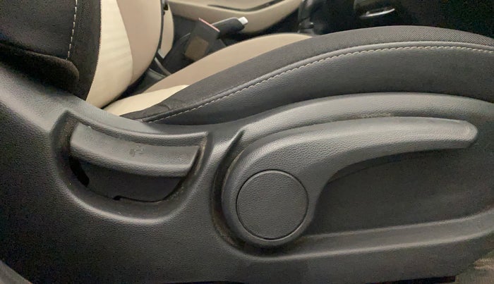 2019 Hyundai Elite i20 SPORTZ PLUS 1.2, Petrol, Manual, 73,021 km, Driver Side Adjustment Panel