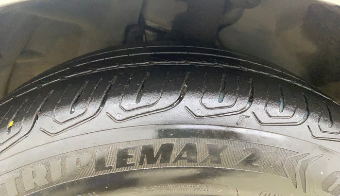 2019 Ford Ecosport TITANIUM 1.5L SPORTS(SUNROOF) DIESEL, Diesel, Manual, 76,469 km, Right Front Tyre Tread