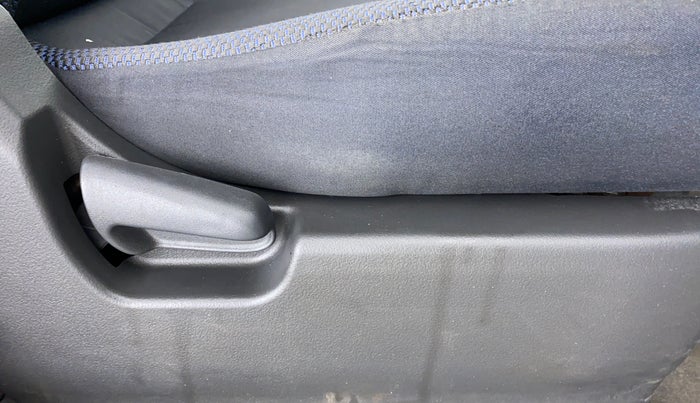 2011 Maruti Wagon R 1.0 VXI, Petrol, Manual, 37,871 km, Driver Side Adjustment Panel