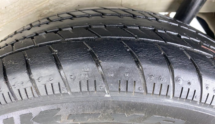 2011 Maruti Wagon R 1.0 VXI, Petrol, Manual, 37,871 km, Left Rear Tyre Tread