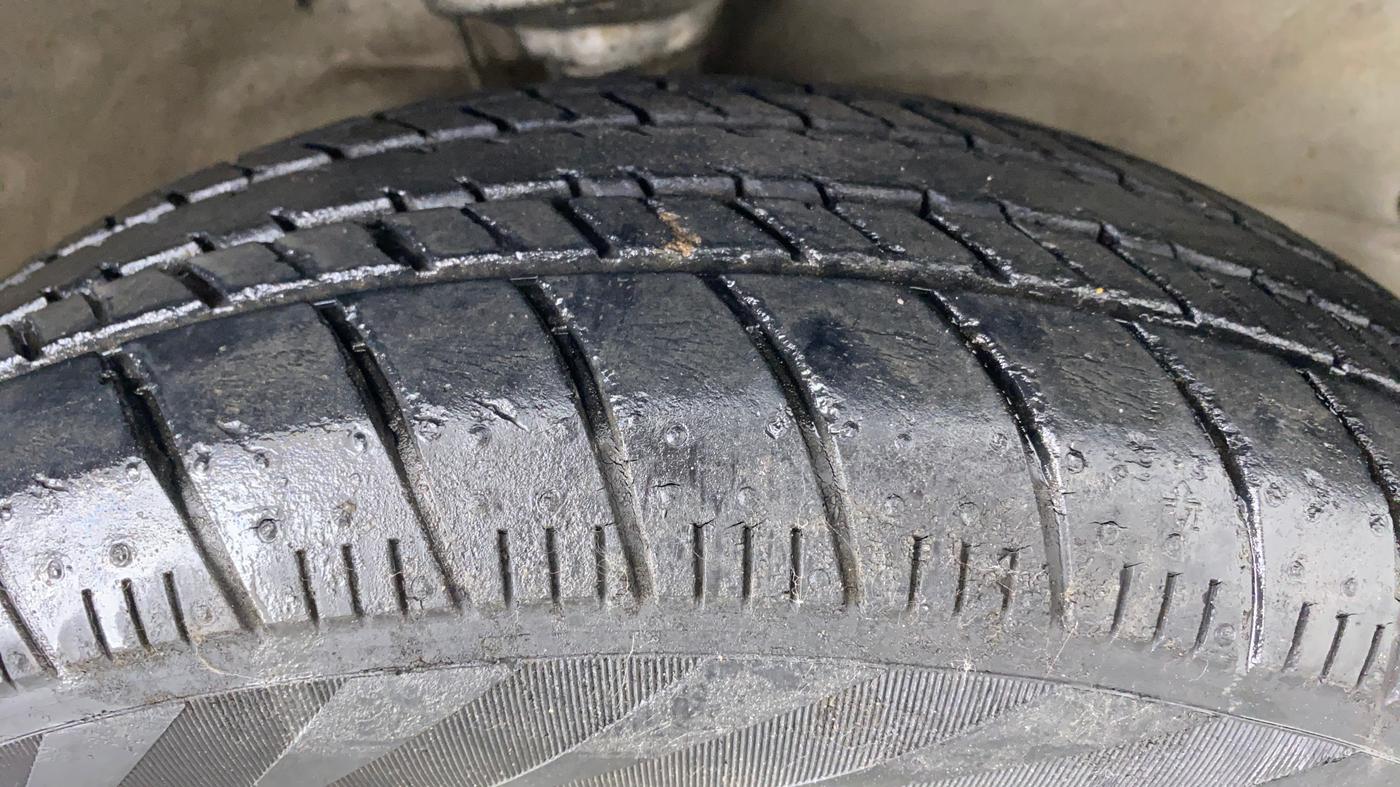 2011 Maruti Wagon R 1.0 VXI, Petrol, Manual, 37,871 km, Right Front Tyre Tread