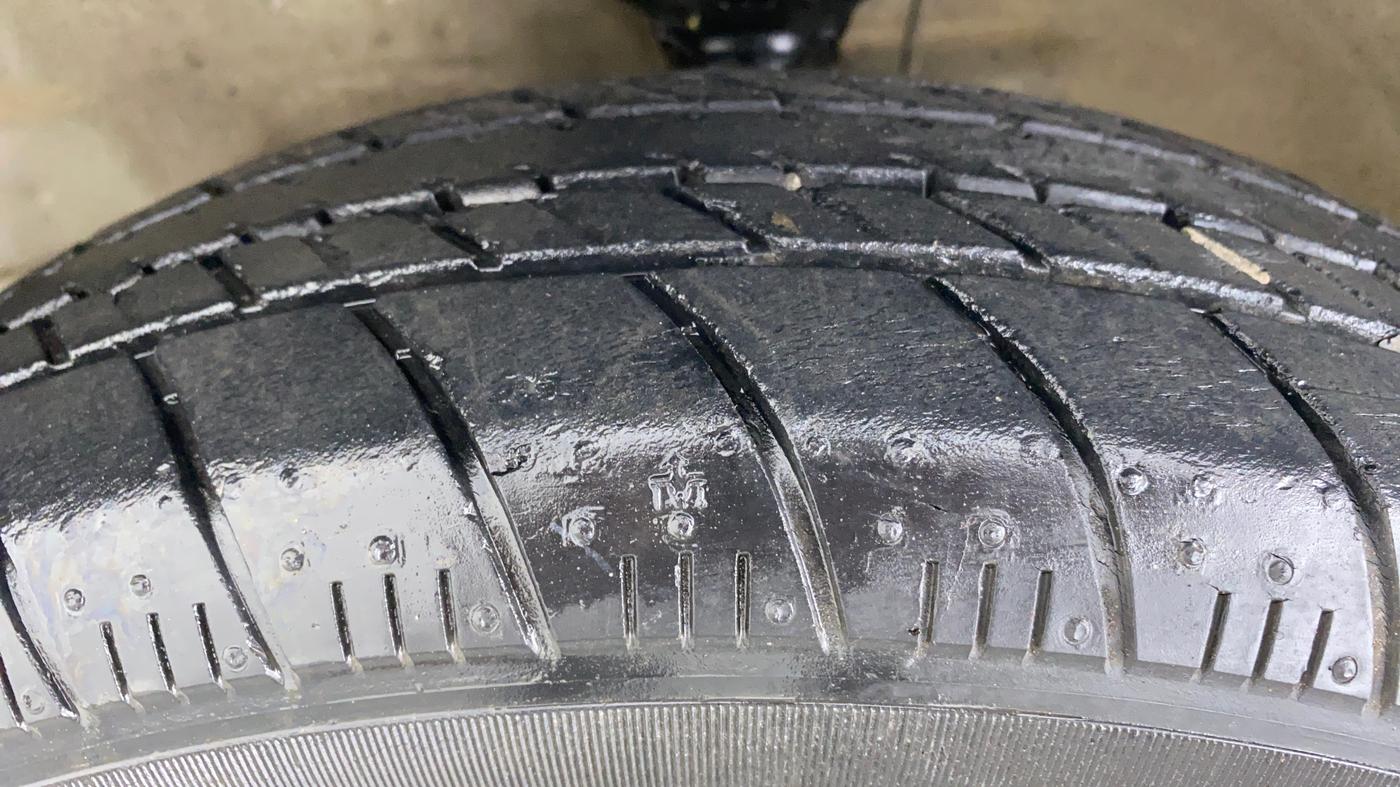 2011 Maruti Wagon R 1.0 VXI, Petrol, Manual, 37,871 km, Left Front Tyre Tread