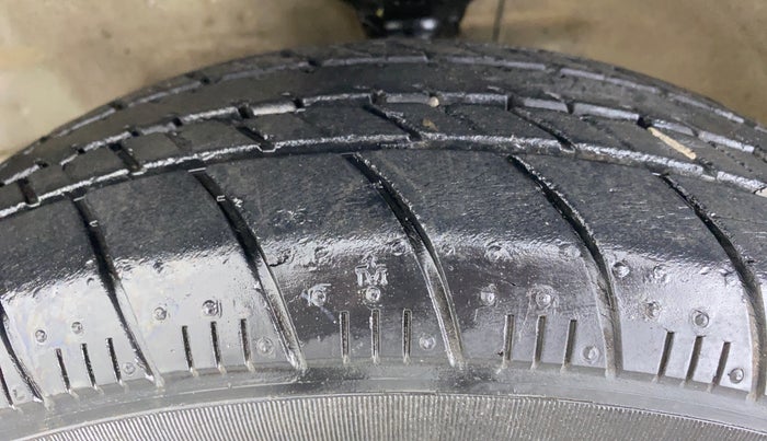 2011 Maruti Wagon R 1.0 VXI, Petrol, Manual, 37,871 km, Left Front Tyre Tread