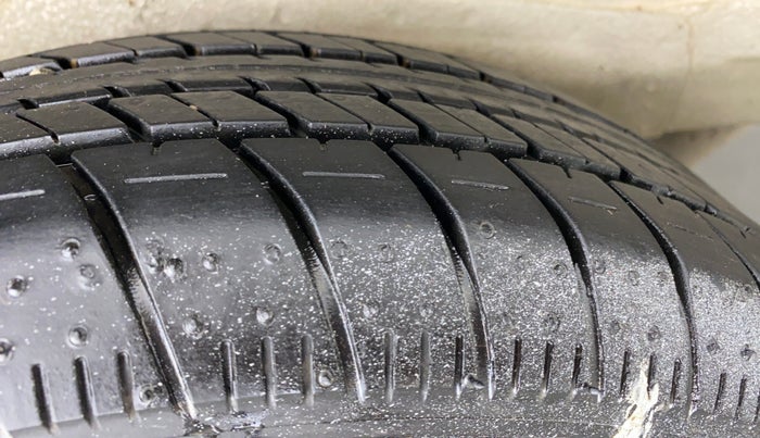 2011 Maruti Wagon R 1.0 VXI, Petrol, Manual, 37,871 km, Right Rear Tyre Tread