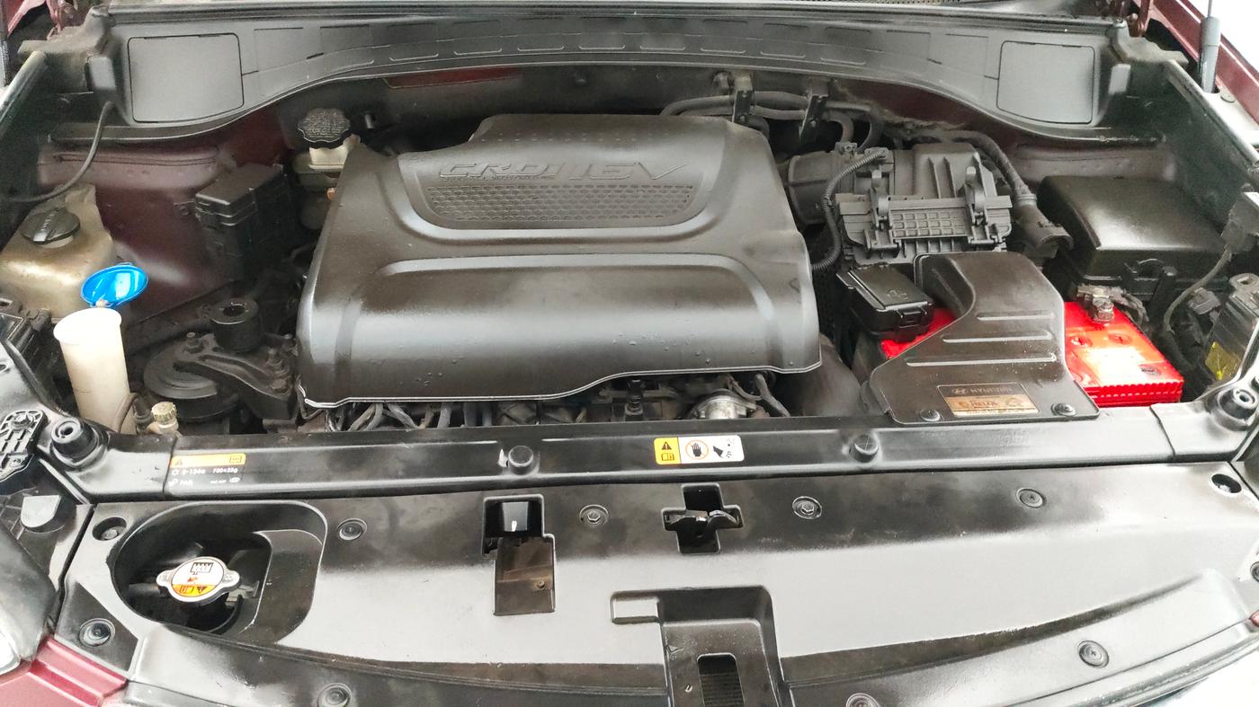 2016 Hyundai Santa Fe 2 WD AT, Diesel, Automatic, 87,386 km, Engine View