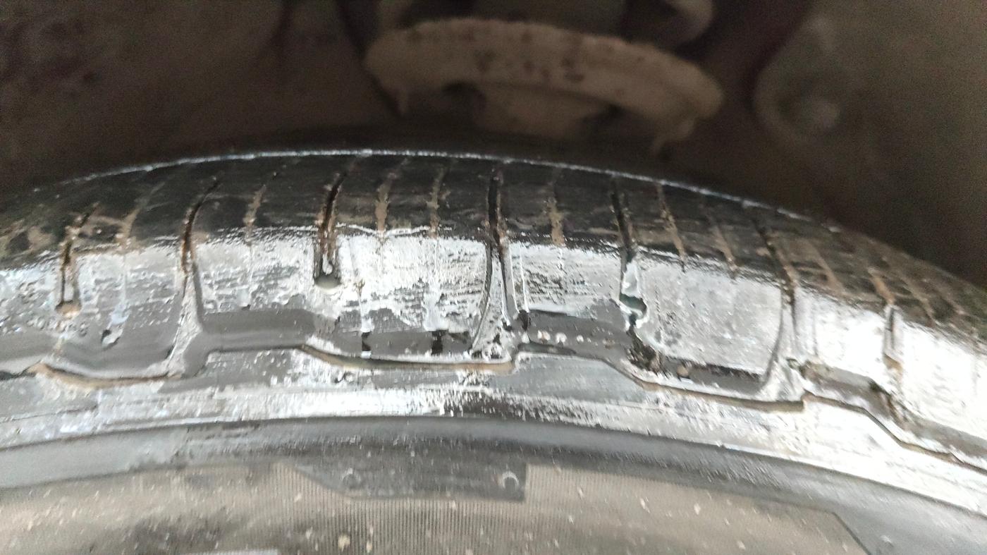 2016 Hyundai Santa Fe 2 WD AT, Diesel, Automatic, 87,386 km, Left Front Tyre Tread