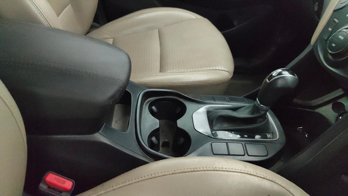 2016 Hyundai Santa Fe 2 WD AT, Diesel, Automatic, 87,386 km, Gear Lever