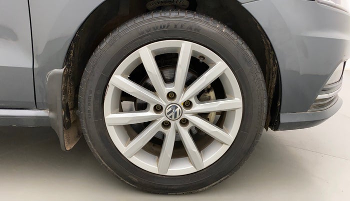2017 Volkswagen Ameo HIGHLINE1.2L PLUS 16 ALLOY, Petrol, Manual, 35,070 km, Right Front Wheel
