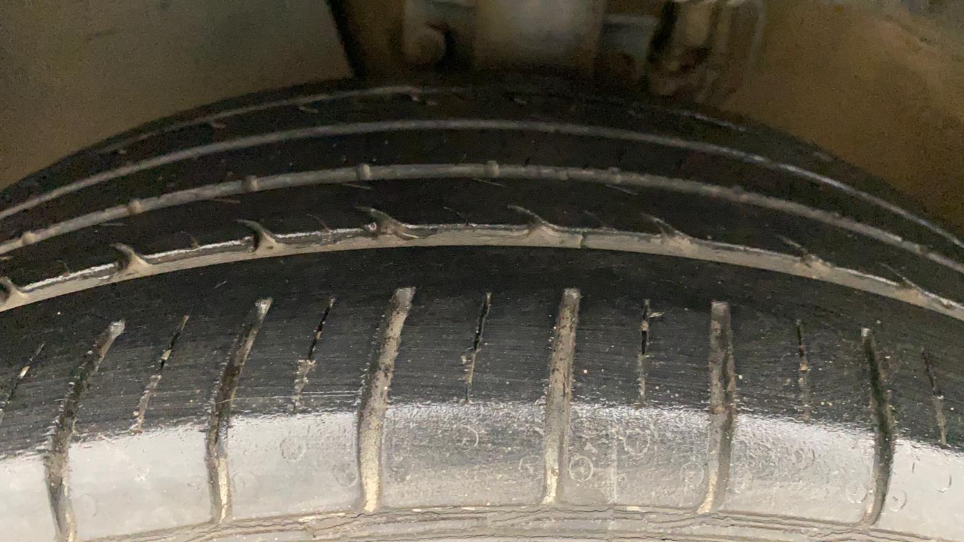 2017 Volkswagen Ameo HIGHLINE1.2L PLUS 16 ALLOY, Petrol, Manual, 35,070 km, Left Front Tyre Tread