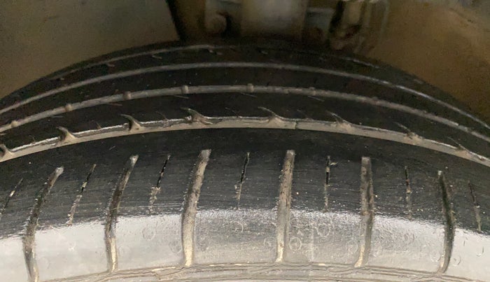 2017 Volkswagen Ameo HIGHLINE1.2L PLUS 16 ALLOY, Petrol, Manual, 35,070 km, Left Front Tyre Tread