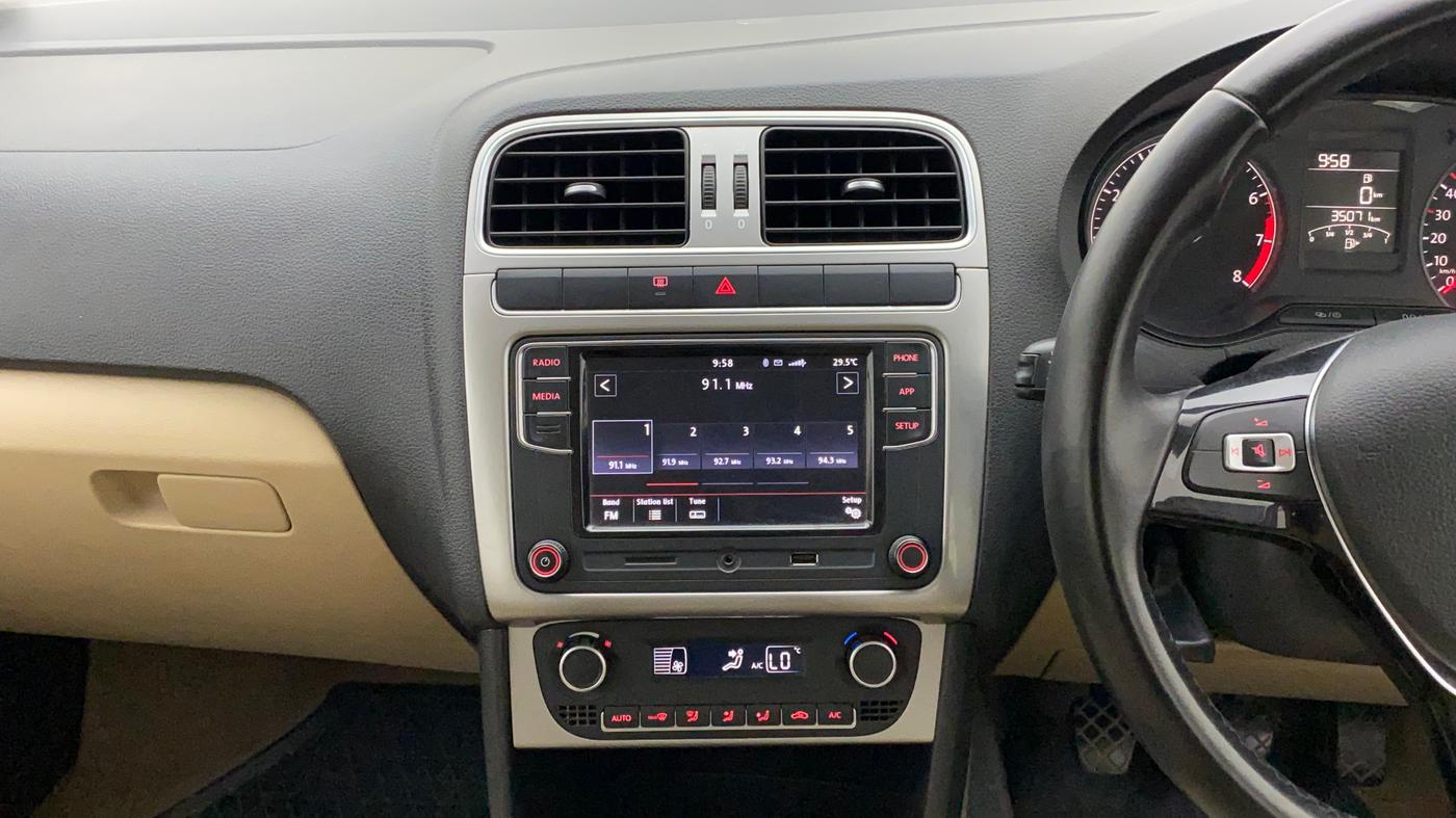 2017 Volkswagen Ameo HIGHLINE1.2L PLUS 16 ALLOY, Petrol, Manual, 35,070 km, Air Conditioner