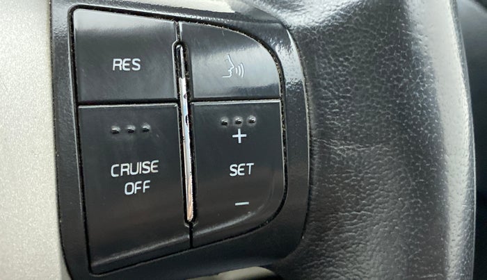 2016 Mahindra XUV500 W10, Diesel, Manual, 74,056 km, Adaptive Cruise Control