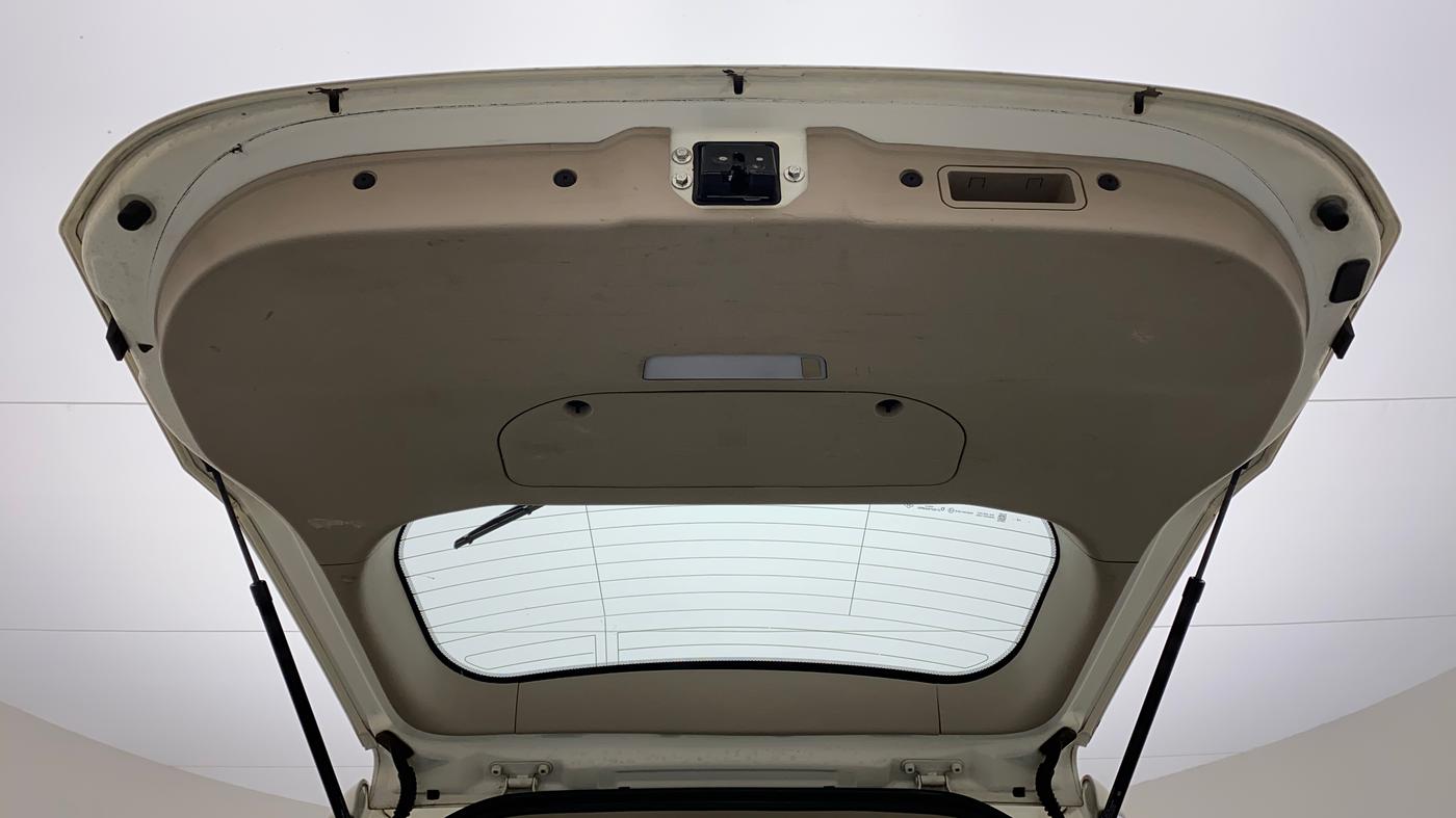 2016 Mahindra XUV500 W10, Diesel, Manual, 74,056 km, Boot Door Open