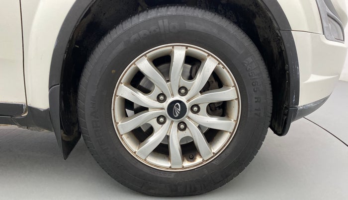 2016 Mahindra XUV500 W10, Diesel, Manual, 74,056 km, Right Front Wheel
