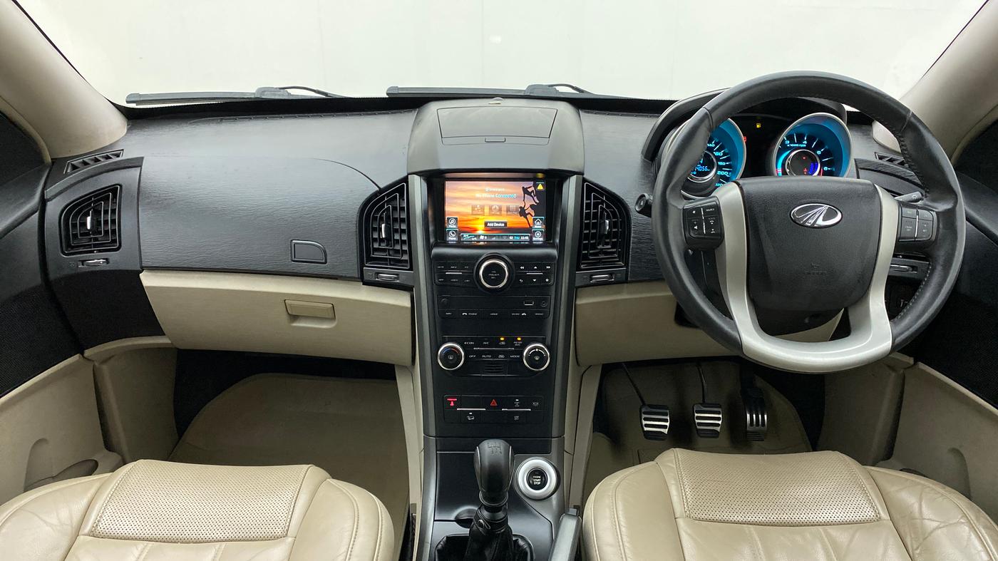 2016 Mahindra XUV500 W10, Diesel, Manual, 74,056 km, Dashboard