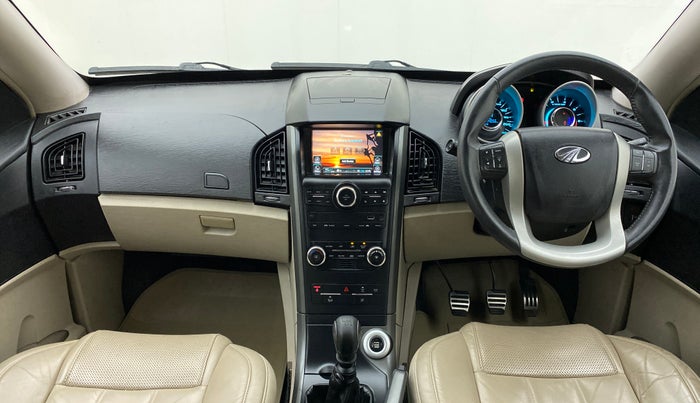 2016 Mahindra XUV500 W10, Diesel, Manual, 74,056 km, Dashboard