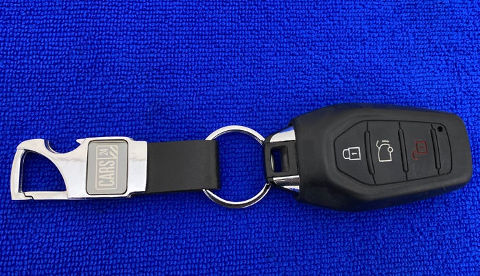 2016 Mahindra XUV500 W10, Diesel, Manual, 74,056 km, Key Close Up