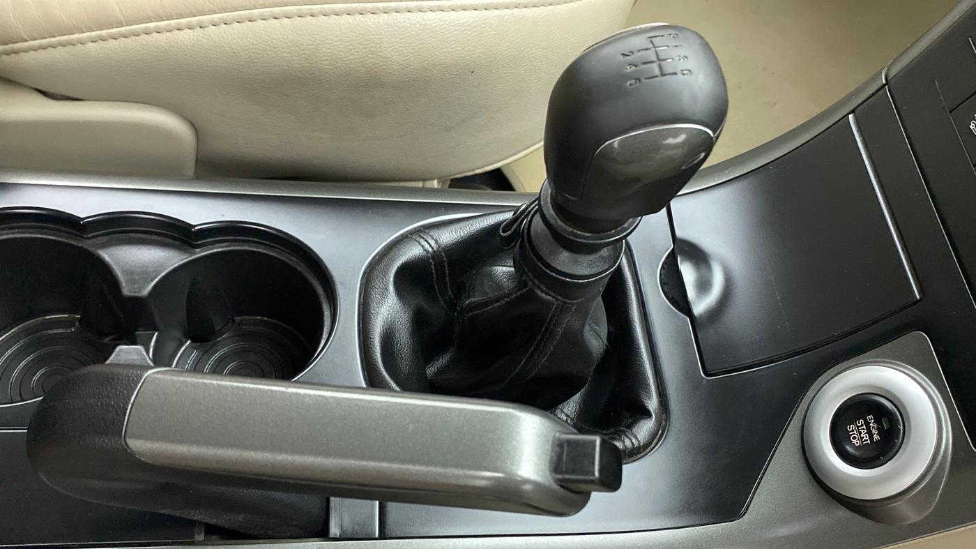 2016 Mahindra XUV500 W10, Diesel, Manual, 74,056 km, Gear Lever