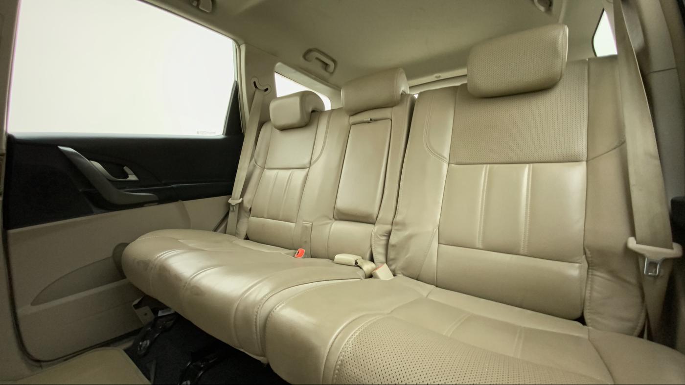 2016 Mahindra XUV500 W10, Diesel, Manual, 74,056 km, Right Side Rear Door Cabin