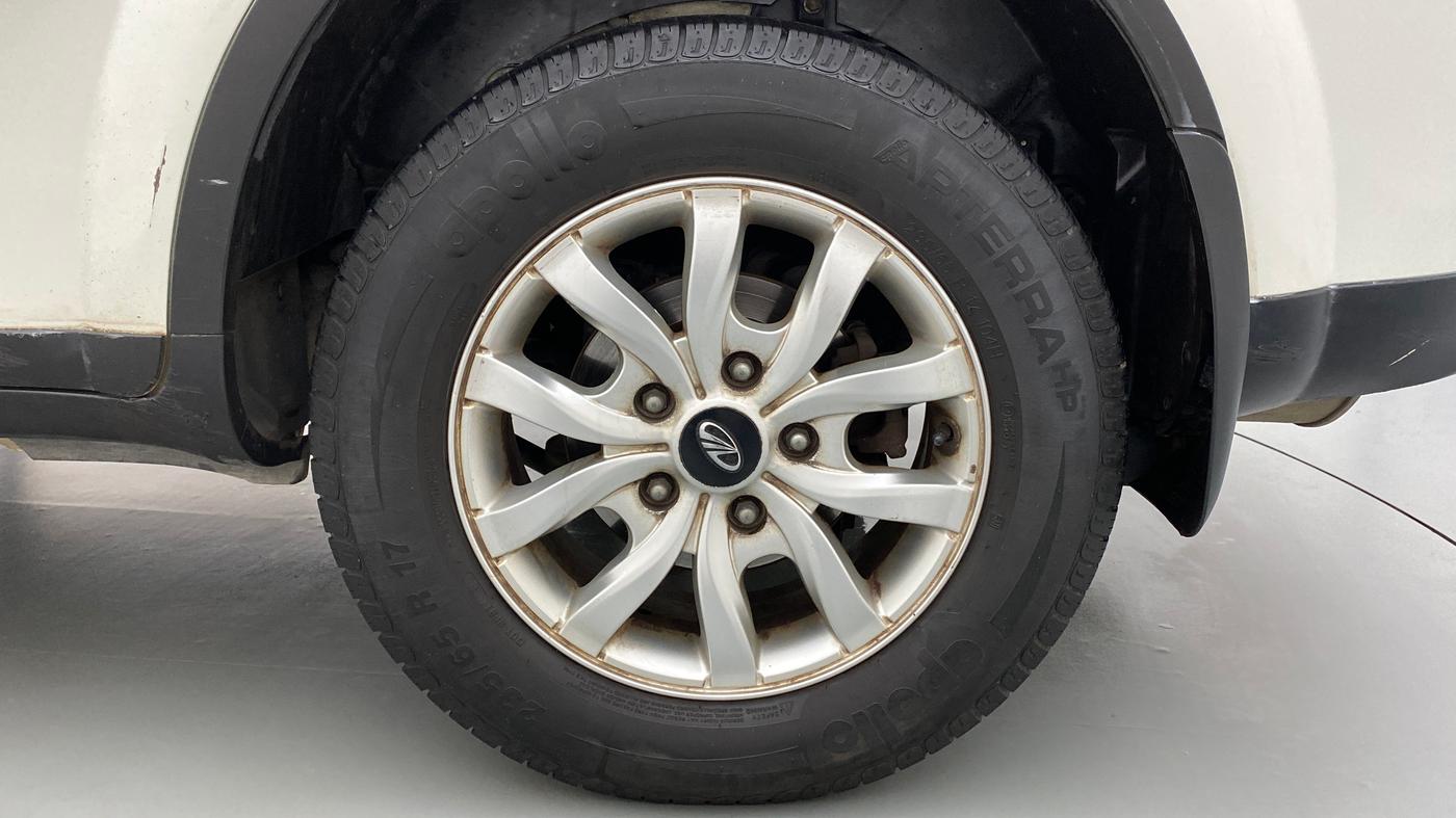 2016 Mahindra XUV500 W10, Diesel, Manual, 74,056 km, Left Rear Wheel