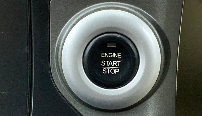 2016 Mahindra XUV500 W10, Diesel, Manual, 74,056 km, Keyless Start/ Stop Button