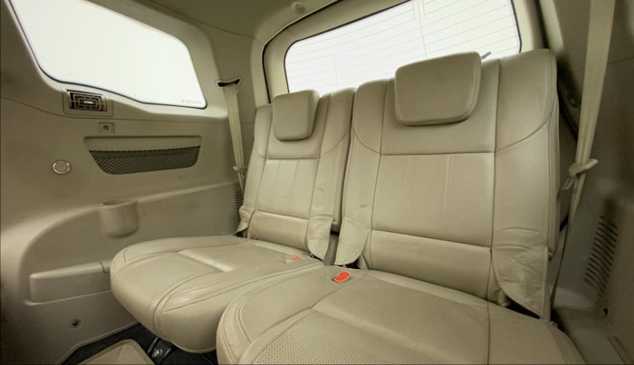 2016 Mahindra XUV500 W10, Diesel, Manual, 74,056 km, Third Seat Row ( optional )