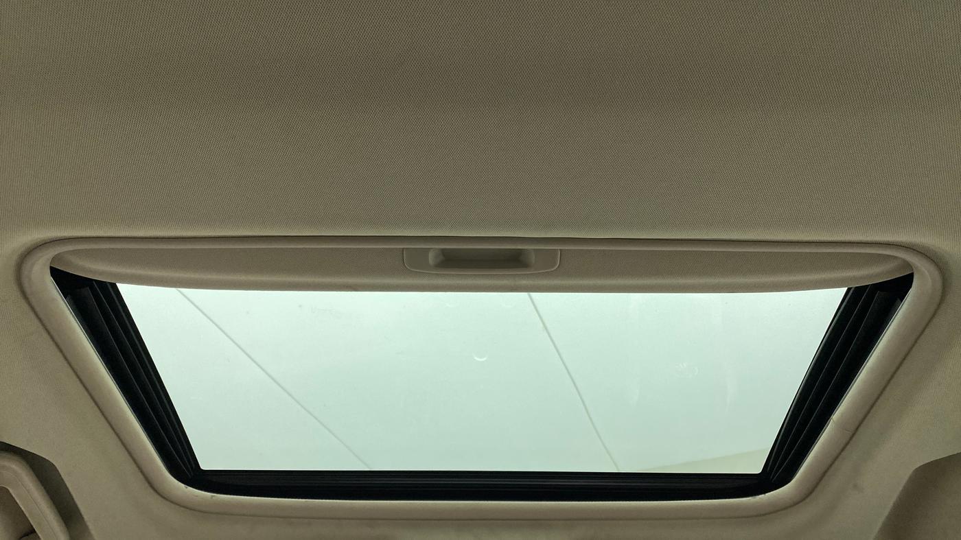 2016 Mahindra XUV500 W10, Diesel, Manual, 74,056 km, Moonroof/ Sunroof
