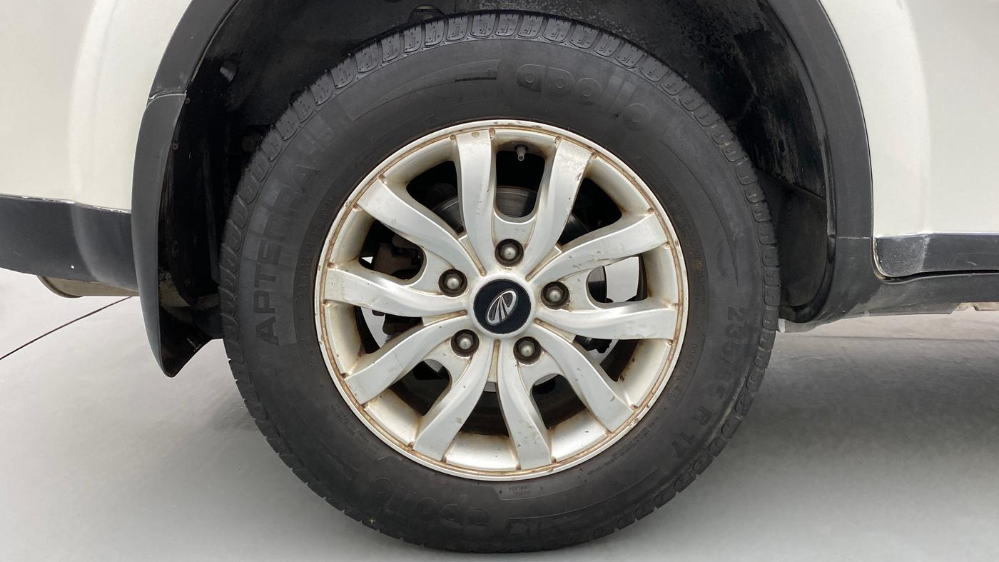 2016 Mahindra XUV500 W10, Diesel, Manual, 74,056 km, Right Rear Wheel