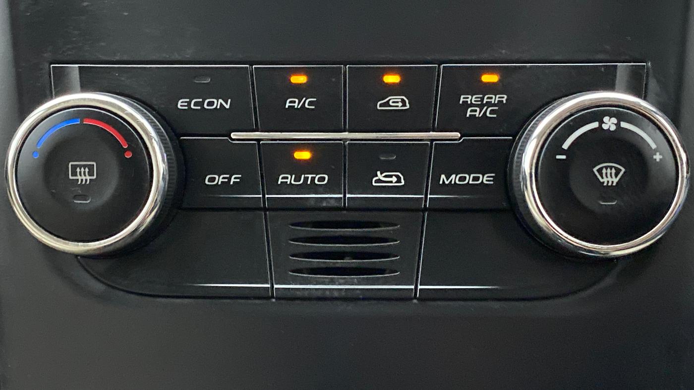 2016 Mahindra XUV500 W10, Diesel, Manual, 74,056 km, Automatic Climate Control